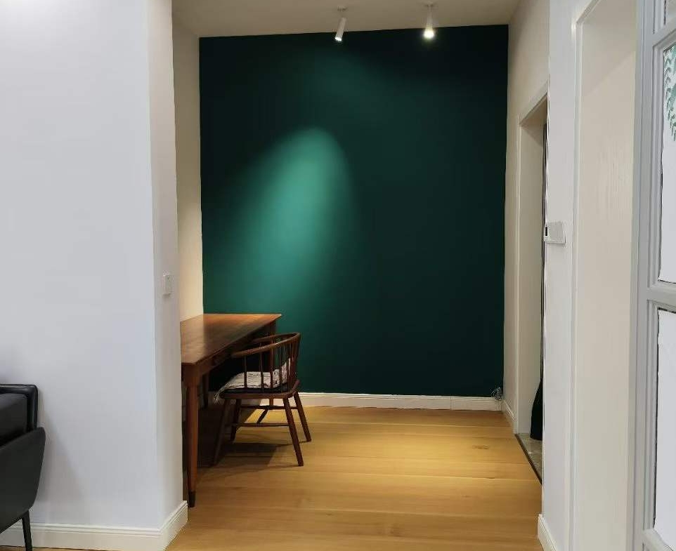 2+1 bedroom unit on Dechang Road in Xuhui, near Former French Concession. 120 sqm, 2nd floor walk-up, school catchment. 18,000 RMB/month or 17M sale.