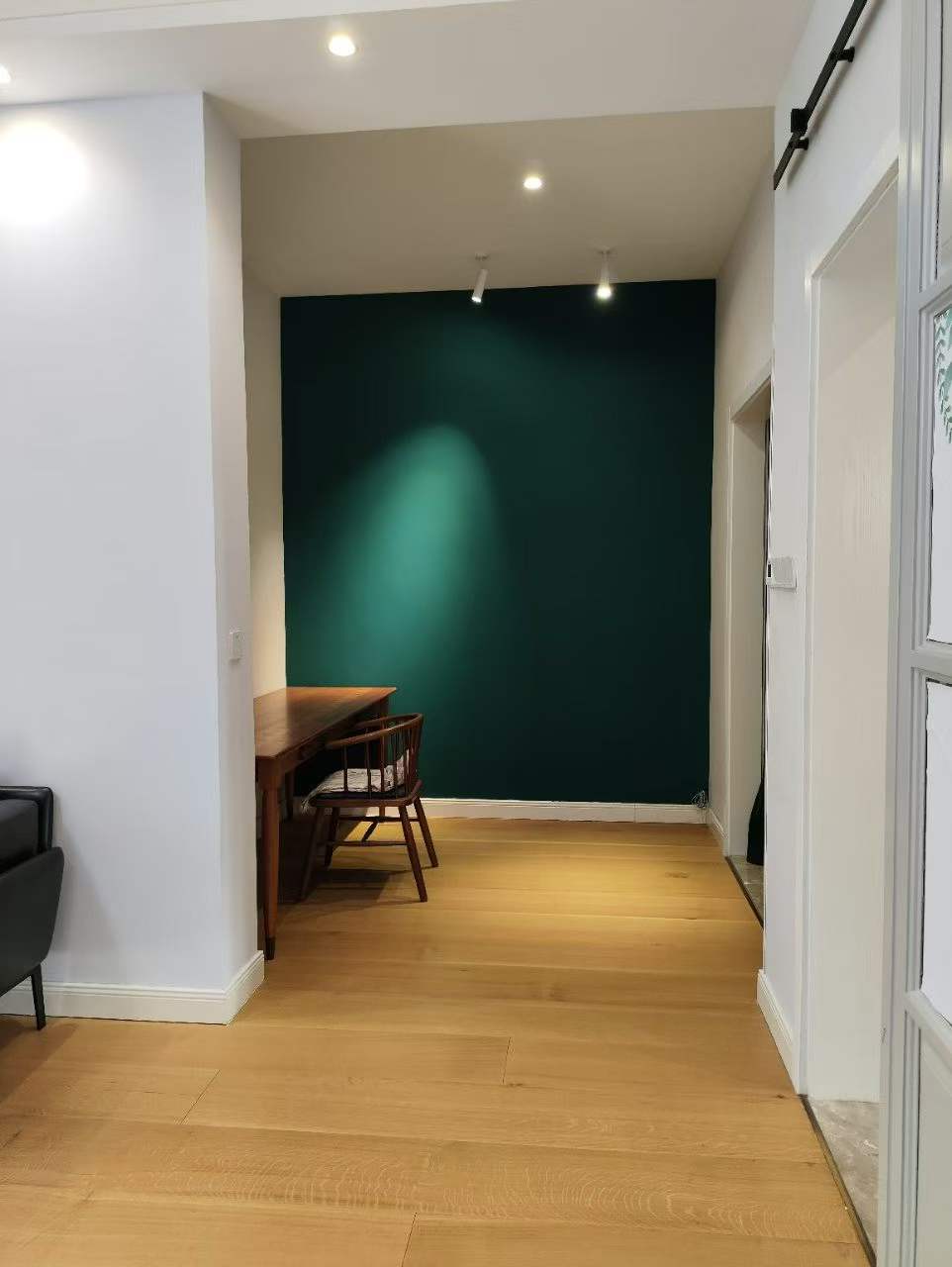2+1 bedroom unit on Dechang Road in Xuhui, near Former French Concession. 120 sqm, 2nd floor walk-up, school catchment. 18,000 RMB/month or 17M sale.