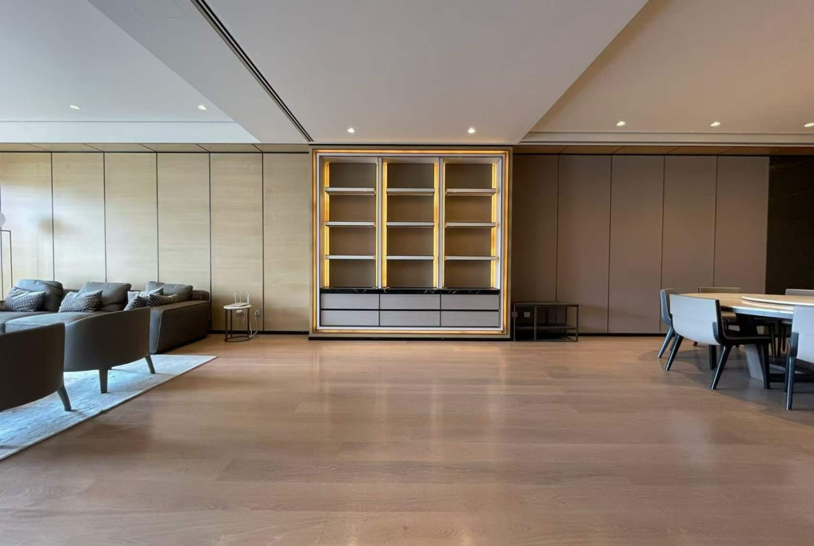 Premier 3-bed unit at One Park. Gubei with golf course views. 255 sqm, Gaggenau kitchen, Sub-Zero, Miele, 18,000 sqm clubhouse. 110,000 RMB/month.