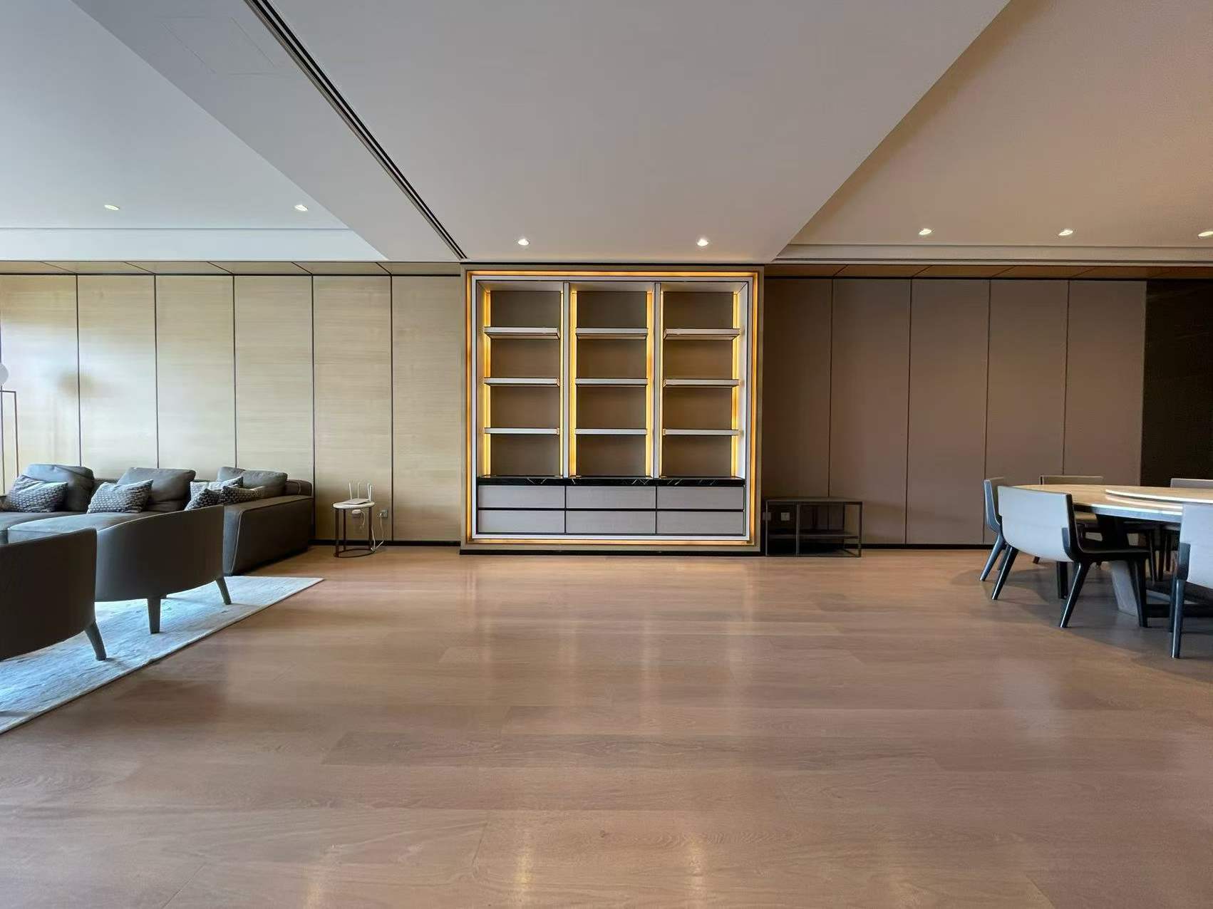 gubei-one-park-apartment-for -rent-255sqm-3-bed-4-bath-floor-heating-clubhouse-shanghai-rentals (3) Premier 3-bed unit at One Park. Gubei with golf course views. 255 sqm, Gaggenau kitchen, Sub-Zero, Miele, 18,000 sqm clubhouse. 110,000 RMB/month.