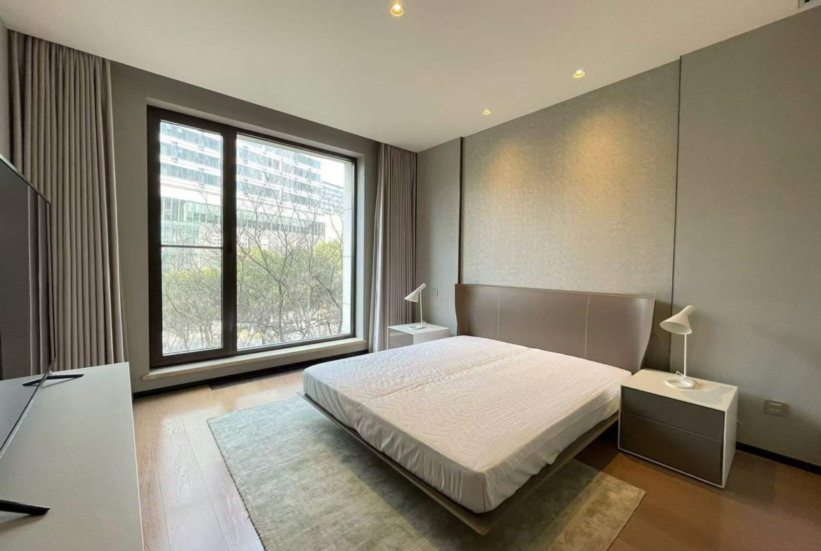 Premier 3-bed unit at One Park. Gubei with golf course views. 255 sqm, Gaggenau kitchen, Sub-Zero, Miele, 18,000 sqm clubhouse. 110,000 RMB/month.