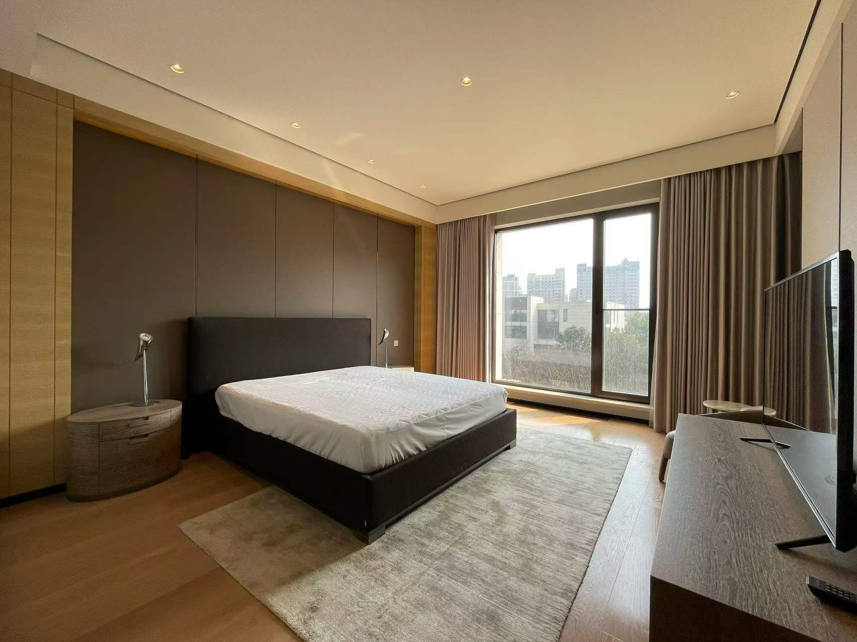 gubei-one-park-apartment-for -rent-255sqm-3-bed-4-bath-floor-heating-clubhouse-shanghai-rentals (6) Premier 3-bed unit at One Park. Gubei with golf course views. 255 sqm, Gaggenau kitchen, Sub-Zero, Miele, 18,000 sqm clubhouse. 110,000 RMB/month.