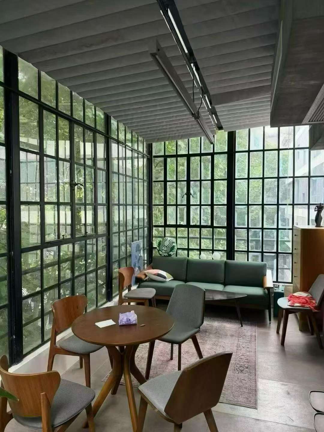 hunan-road-apartment-ffc-studio-office-160sqm-5-rooms-shanghai-rentals (1) 4th floor unit on Hunan Road with 40 sqm terrace and 20 sqm sunroom. 160 sqm, 5 flexible rooms. Ideal for studio, office, or home. 25,000 RMB/month.