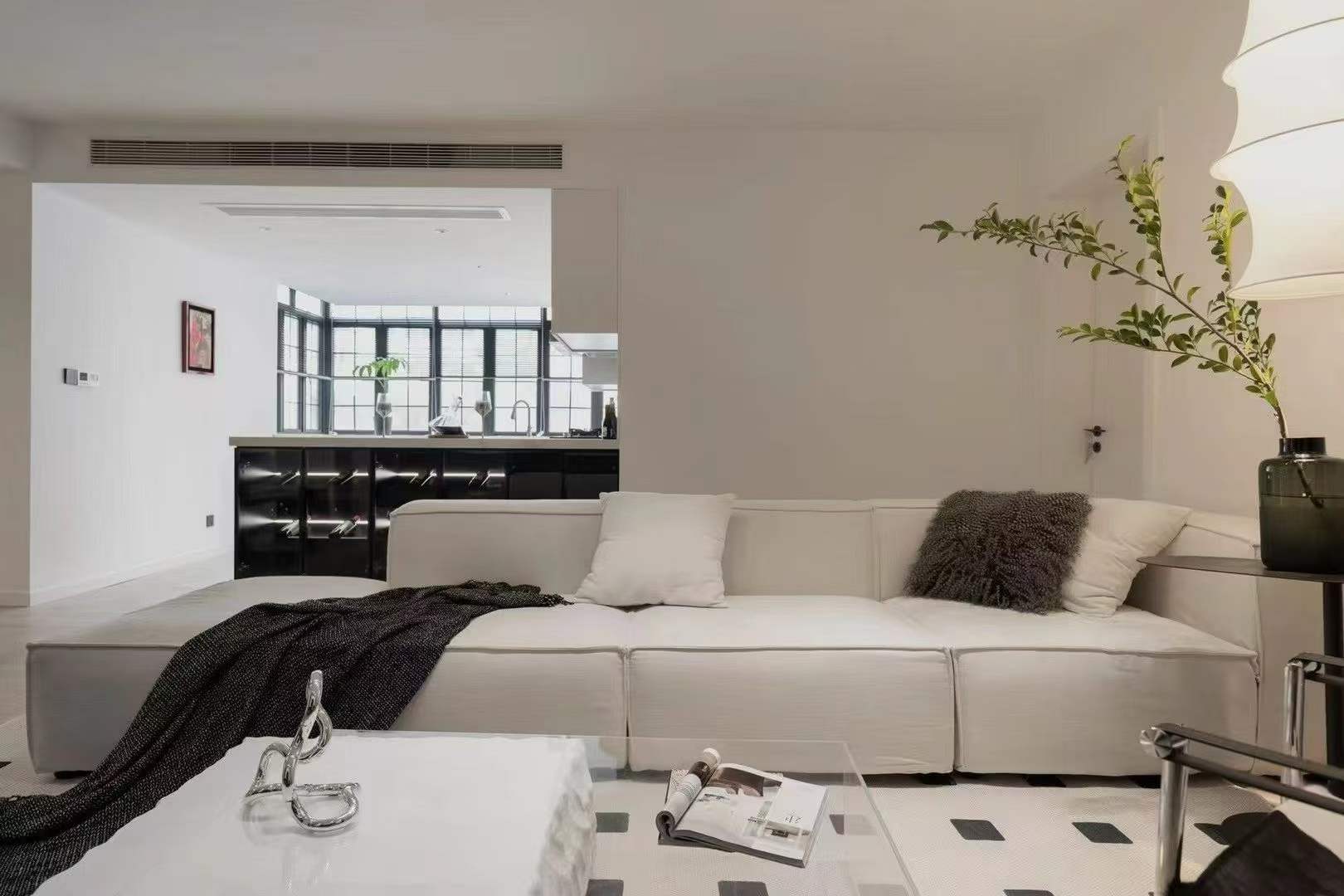 jianguo-road-heritage-apt-lane-house-ffc-3-bed-floor-heating-shanghai-rentals (3) Quiet 40-unit compound on Jianguo West Road. 3-bed unit with underfloor heating, central AC, private balcony, and parking included. Near Zhaojiabang Road Station. 26,800 RMB/month.