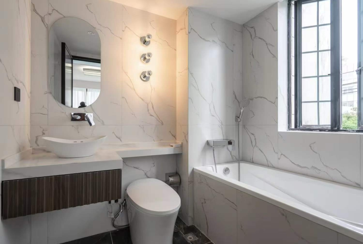 Quiet 40-unit compound on Jianguo West Road. 3-bed unit with underfloor heating, central AC, private balcony, and parking included. Near Zhaojiabang Road Station. 26,800 RMB/month.