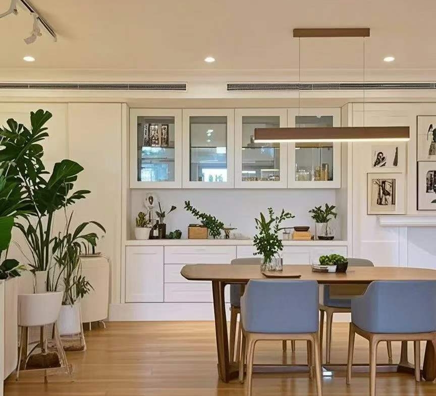 2+1 bedroom unit at Jufu Mansion on Fumin Road near Julu Road. 180 sqm, 8th floor, central Jing'an location near Jing'an Temple. 28,000 RMB/month.