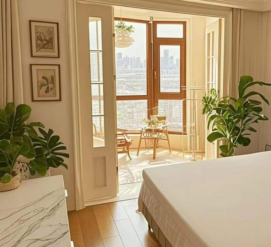 2+1 bedroom unit at Jufu Mansion on Fumin Road near Julu Road. 180 sqm, 8th floor, central Jing'an location near Jing'an Temple. 28,000 RMB/month.