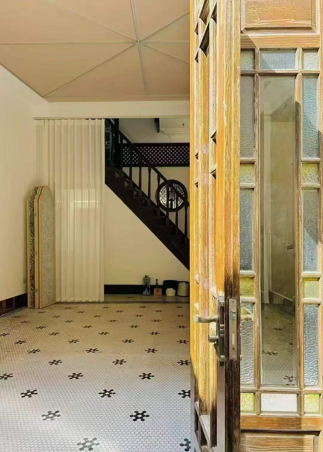 julu-road-lane-house-4-bed-3-bath-courtyard-terrace-wall-heating-shanghai-rentals (3) Entire protected lane house on Julu Road. 4 beds, 3 baths, 210 sqm, courtyard, terrace, wall heating. Live or work in the heart of Ju Fu Chang. 26,800 RMB/month.