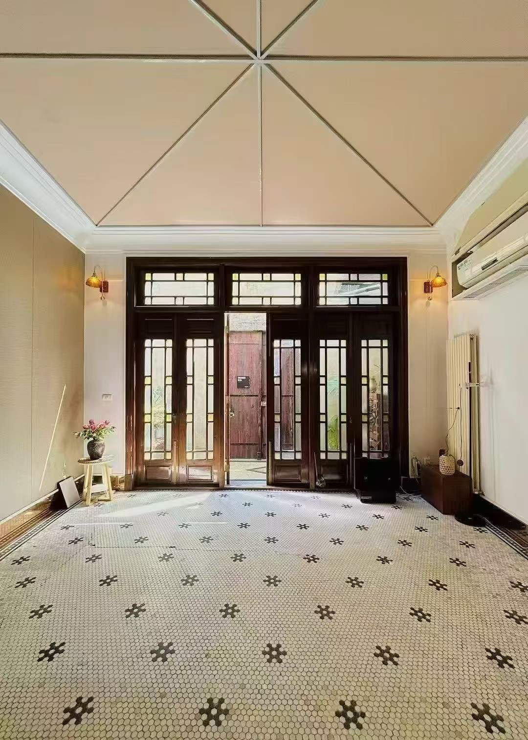 julu-road-lane-house-4-bed-3-bath-courtyard-terrace-wall-heating-shanghai-rentals (4) Entire protected lane house on Julu Road. 4 beds, 3 baths, 210 sqm, courtyard, terrace, wall heating. Live or work in the heart of Ju Fu Chang. 26,800 RMB/month.