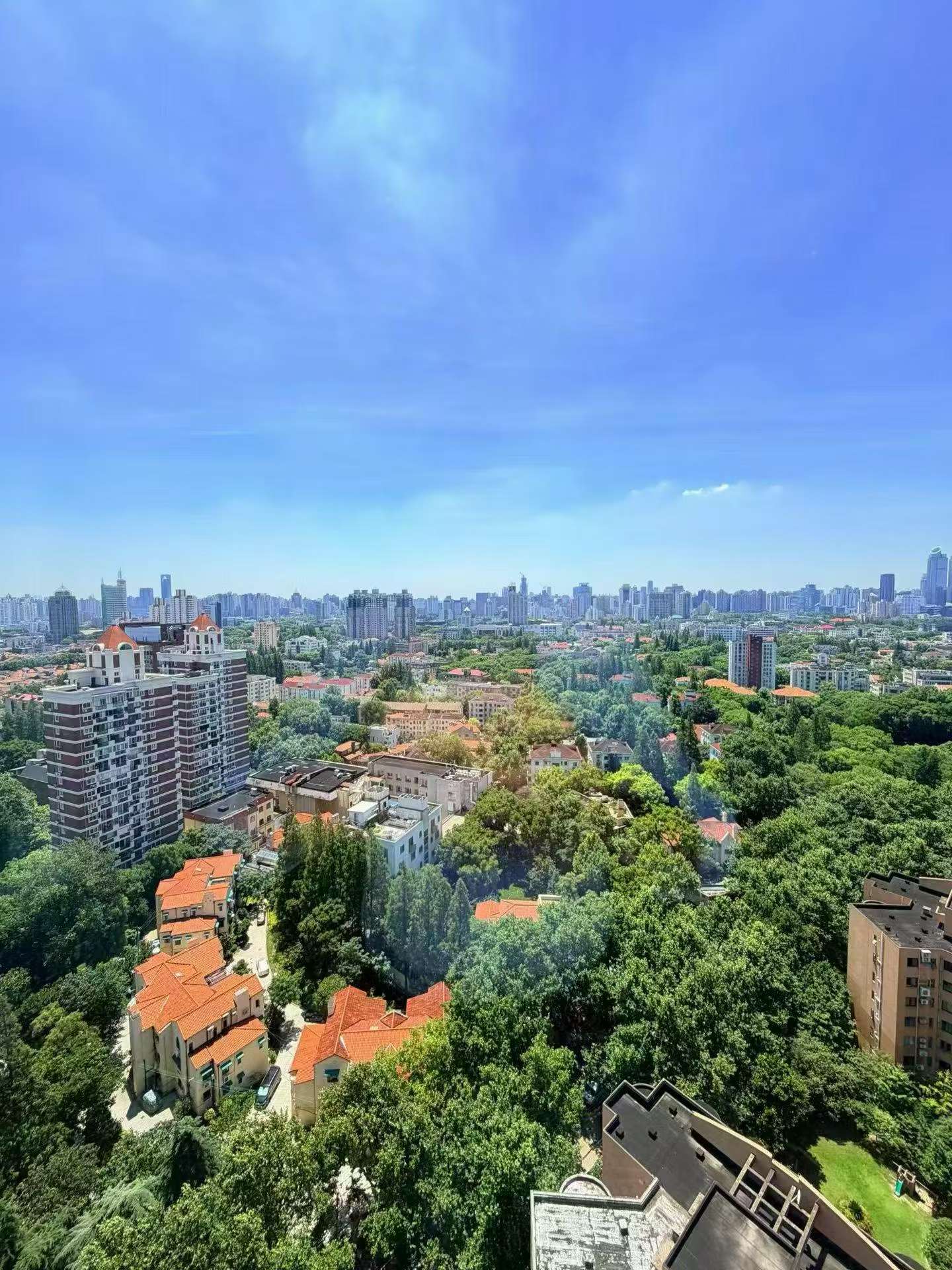 lilac-apartments-ffc-3-bed-2-bath-floor-heating-shanghai-rentals (2) High-floor 3-bed unit at Lilac Apartments on Huashan Road. 177 sqm, central AC, underfloor heating, modern renovation. Near Dingxiang Garden. 28,000 RMB/month.