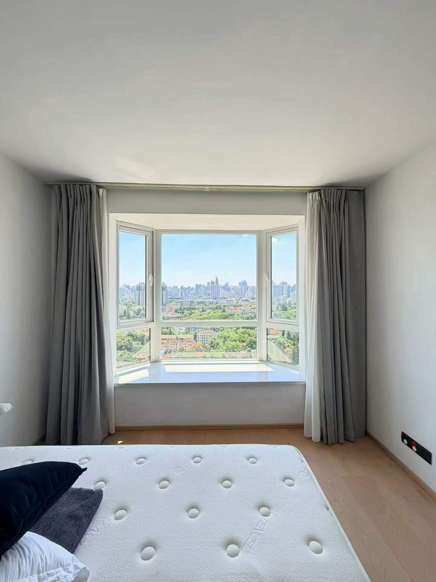lilac-apartments-ffc-3-bed-2-bath-floor-heating-shanghai-rentals (4) High-floor 3-bed unit at Lilac Apartments on Huashan Road. 177 sqm, central AC, underfloor heating, modern renovation. Near Dingxiang Garden. 28,000 RMB/month.