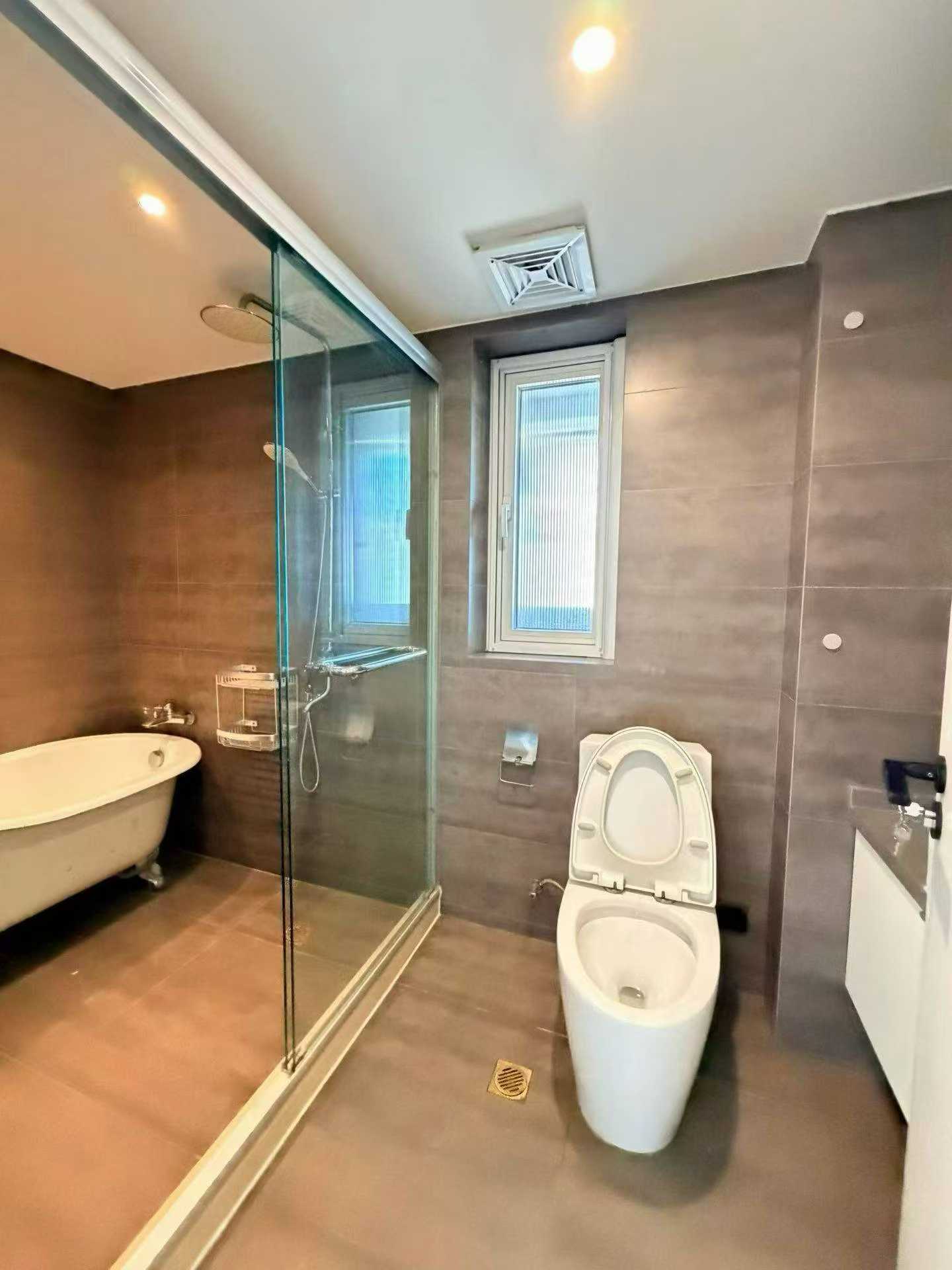 lilac-apartments-ffc-3-bed-2-bath-floor-heating-shanghai-rentals (6) High-floor 3-bed unit at Lilac Apartments on Huashan Road. 177 sqm, central AC, underfloor heating, modern renovation. Near Dingxiang Garden. 28,000 RMB/month.