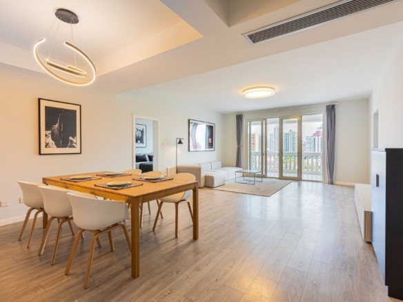 3-bed, 1-bath unit at Mingyuan Century City with full service package. 160 sqm, central AC, underfloor heating, monthly cleaning, maintenance, and utilities included. 36,850 RMB/month.