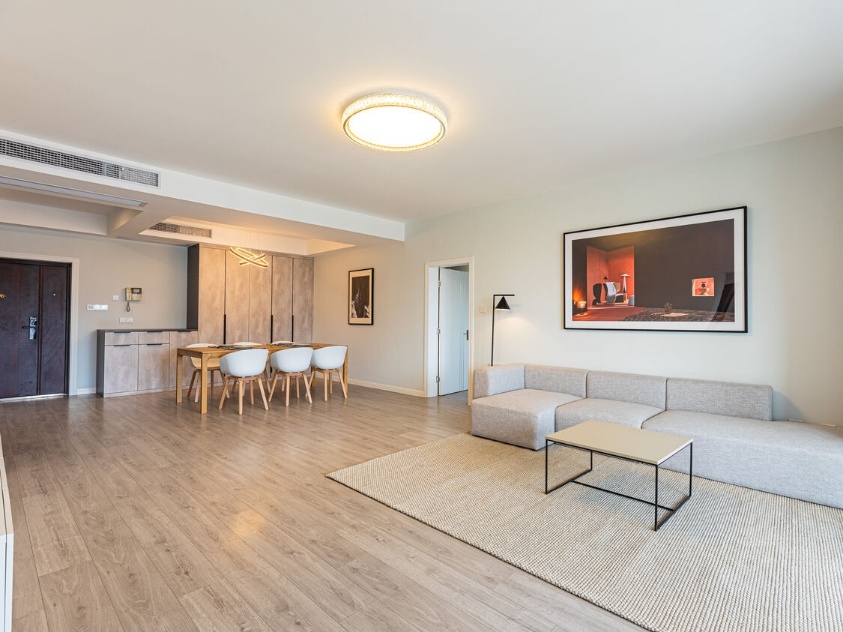 3-bed, 1-bath unit at Mingyuan Century City with full service package. 160 sqm, central AC, underfloor heating, monthly cleaning, maintenance, and utilities included. 36,850 RMB/month.