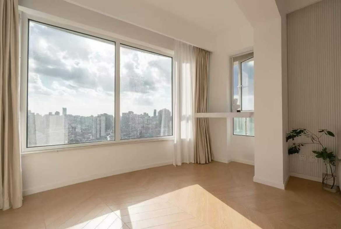 2-bed, 2-bath high-floor unit at One Park Avenue in Jing'an. 32nd floor, central location near Jing'an Temple. Special price. 23,000 RMB/month.