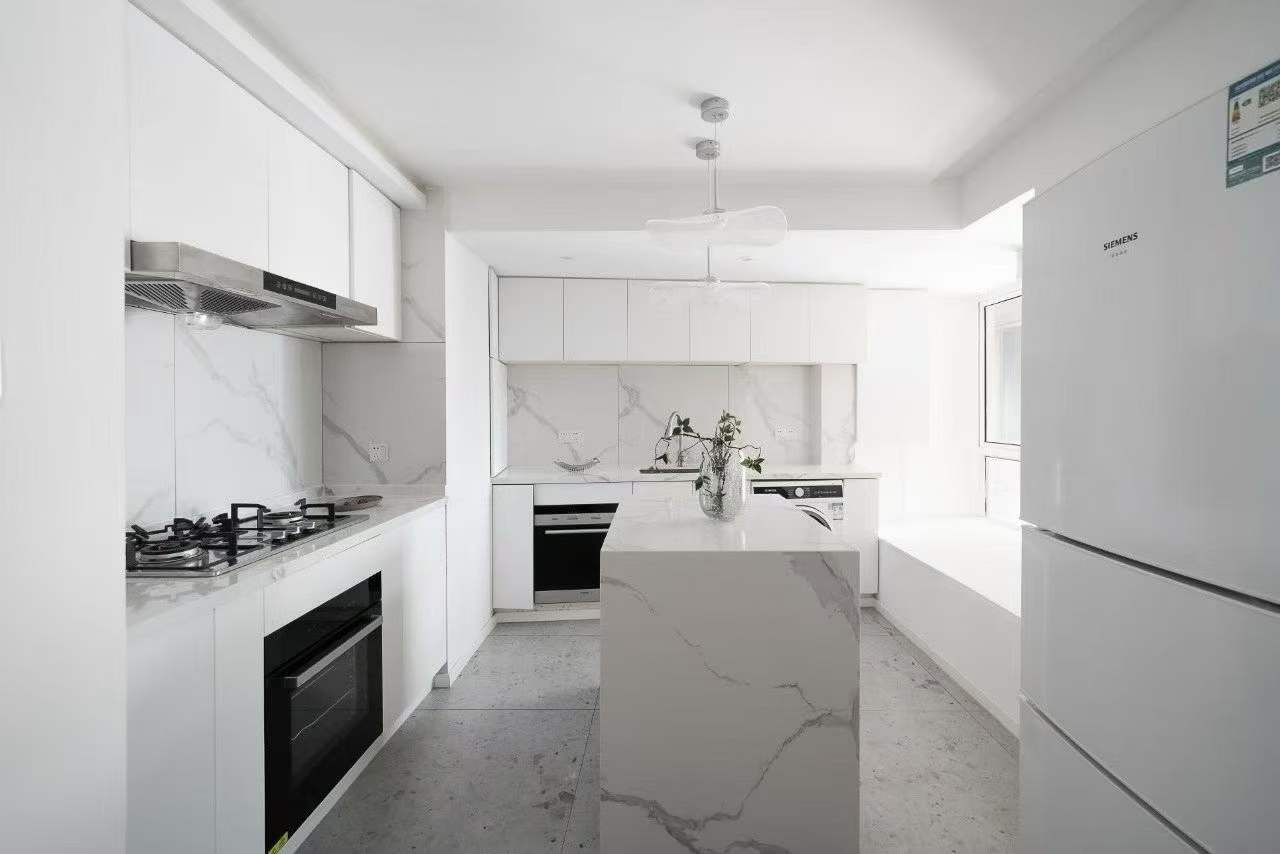 one-park-avenue-jingan-2-bed-2-bath-high-floor-clubhouse-shanghai-rentals (5) 2-bed, 2-bath high-floor unit at One Park Avenue in Jing'an. 32nd floor, central location near Jing'an Temple. Special price. 23,000 RMB/month.