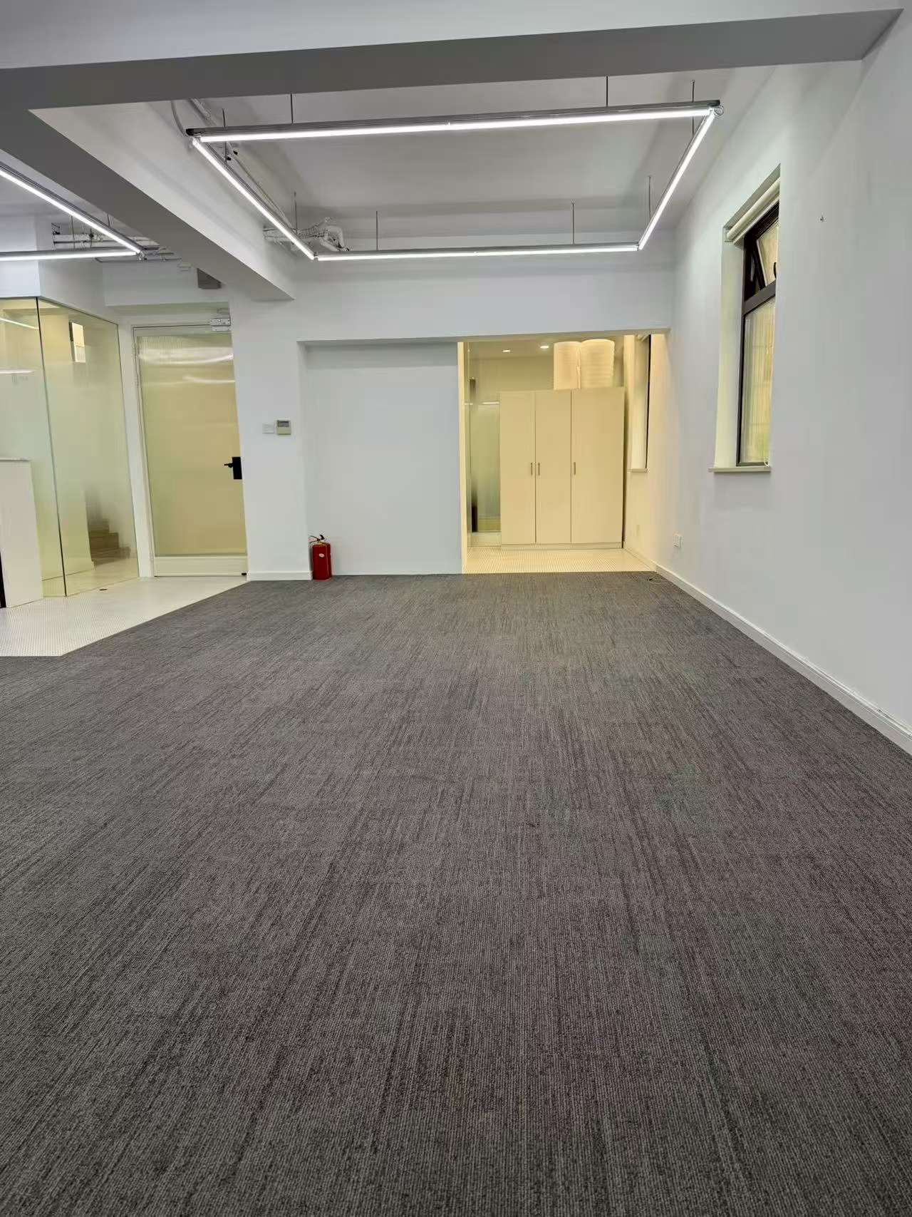 president-apartment-huashan-road-ffc-office-commercial-space-144sqm-shanghai-rentals (1) Office/commercial unit at President Apartment on Huashan Road. 144 sqm, 90% floor area ratio, management fee + fapiao included. 19,500 RMB/month.