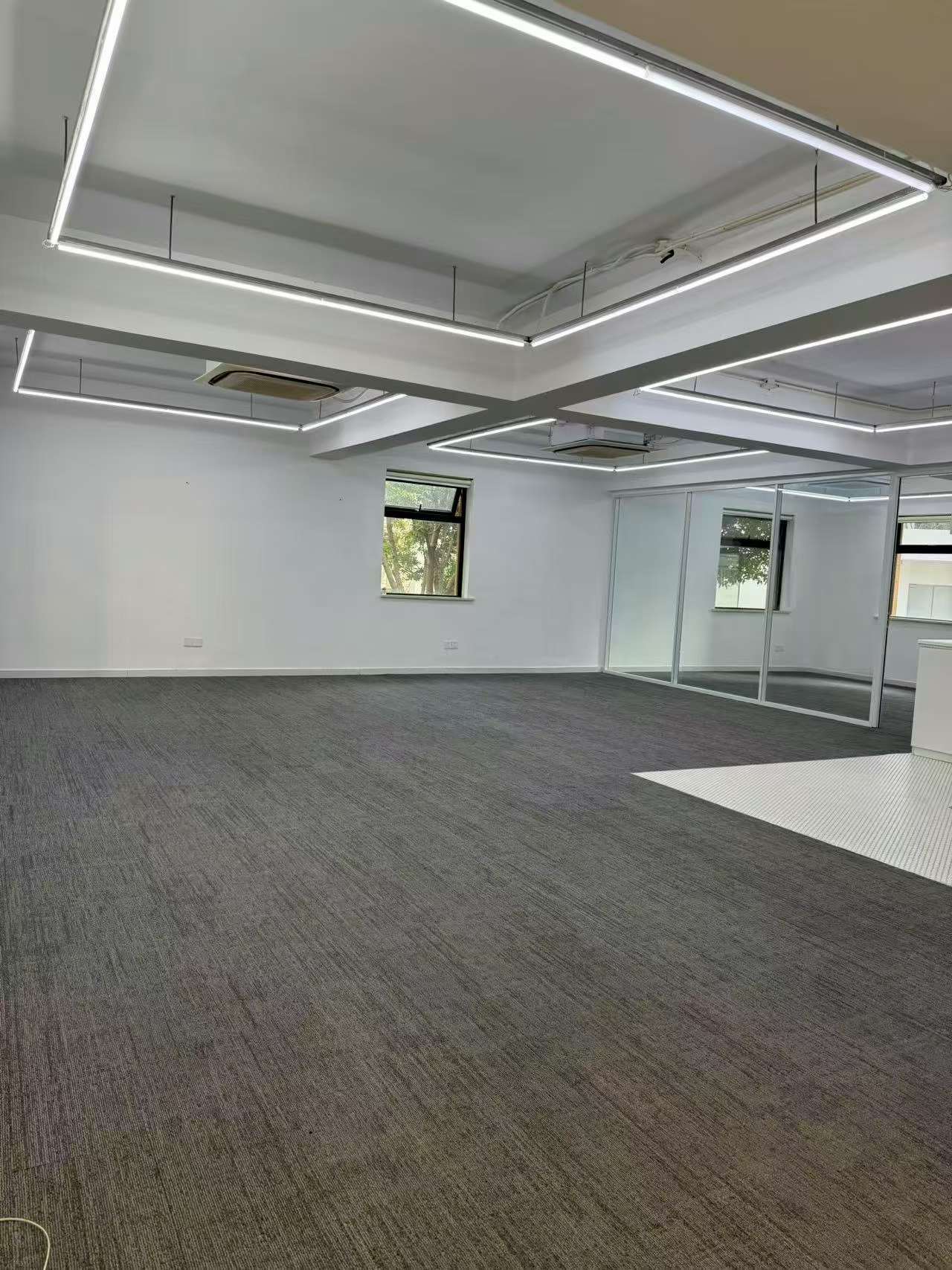 president-apartment-huashan-road-ffc-office-commercial-space-144sqm-shanghai-rentals (2) Office/commercial unit at President Apartment on Huashan Road. 144 sqm, 90% floor area ratio, management fee + fapiao included. 19,500 RMB/month.