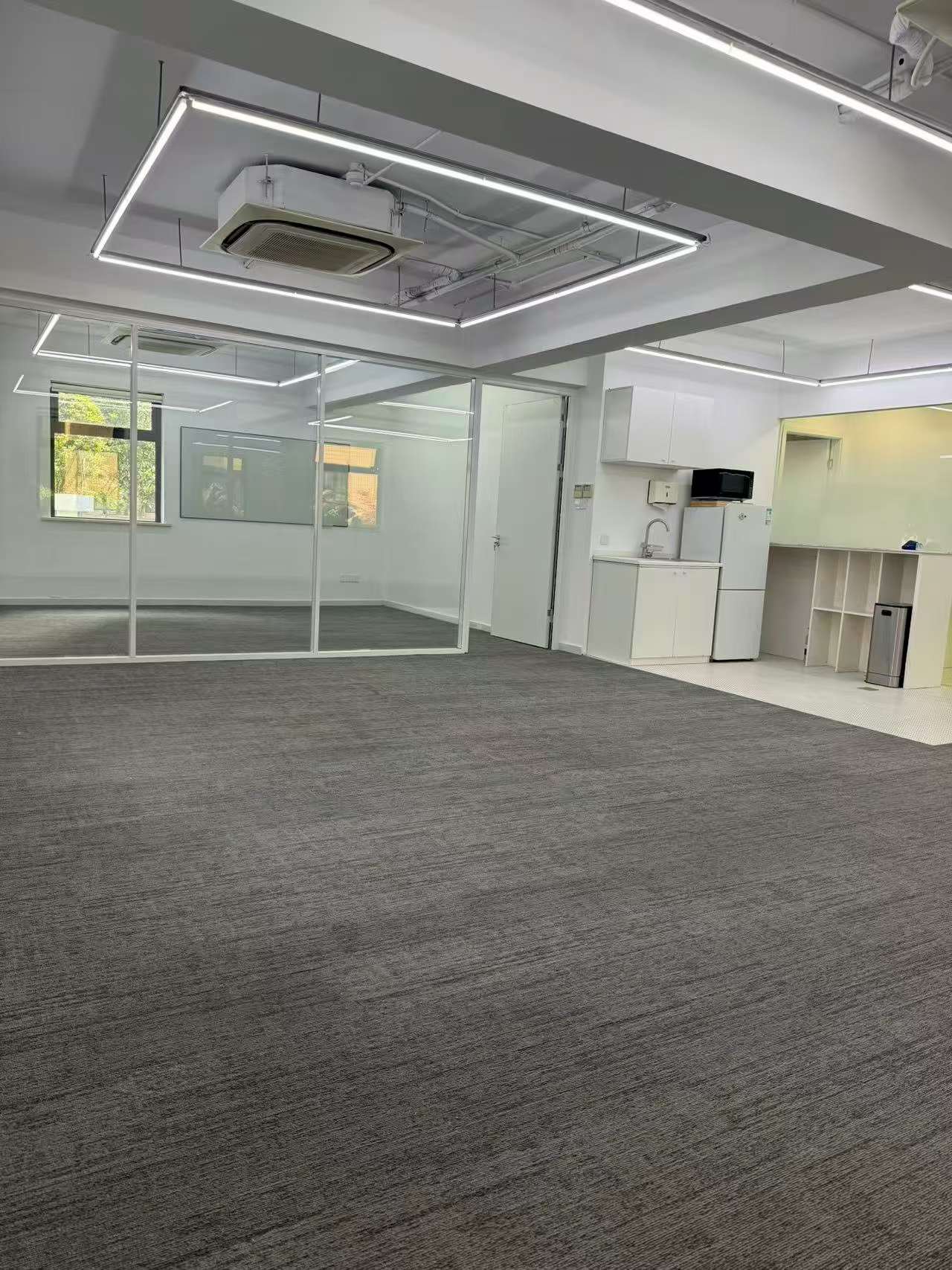 president-apartment-huashan-road-ffc-office-commercial-space-144sqm-shanghai-rentals (3) Office/commercial unit at President Apartment on Huashan Road. 144 sqm, 90% floor area ratio, management fee + fapiao included. 19,500 RMB/month.