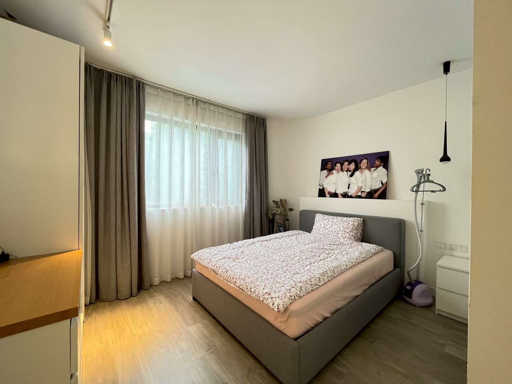 royal-apartments-changle-road-jingan-ffc-3-beds-shanghai-rentals (3) 3-bed unit at Royal Apartments on Changle Road. 144 sqm, 1995 foreign-sale building, near Changshu Road Station. 28,000 RMB/month.