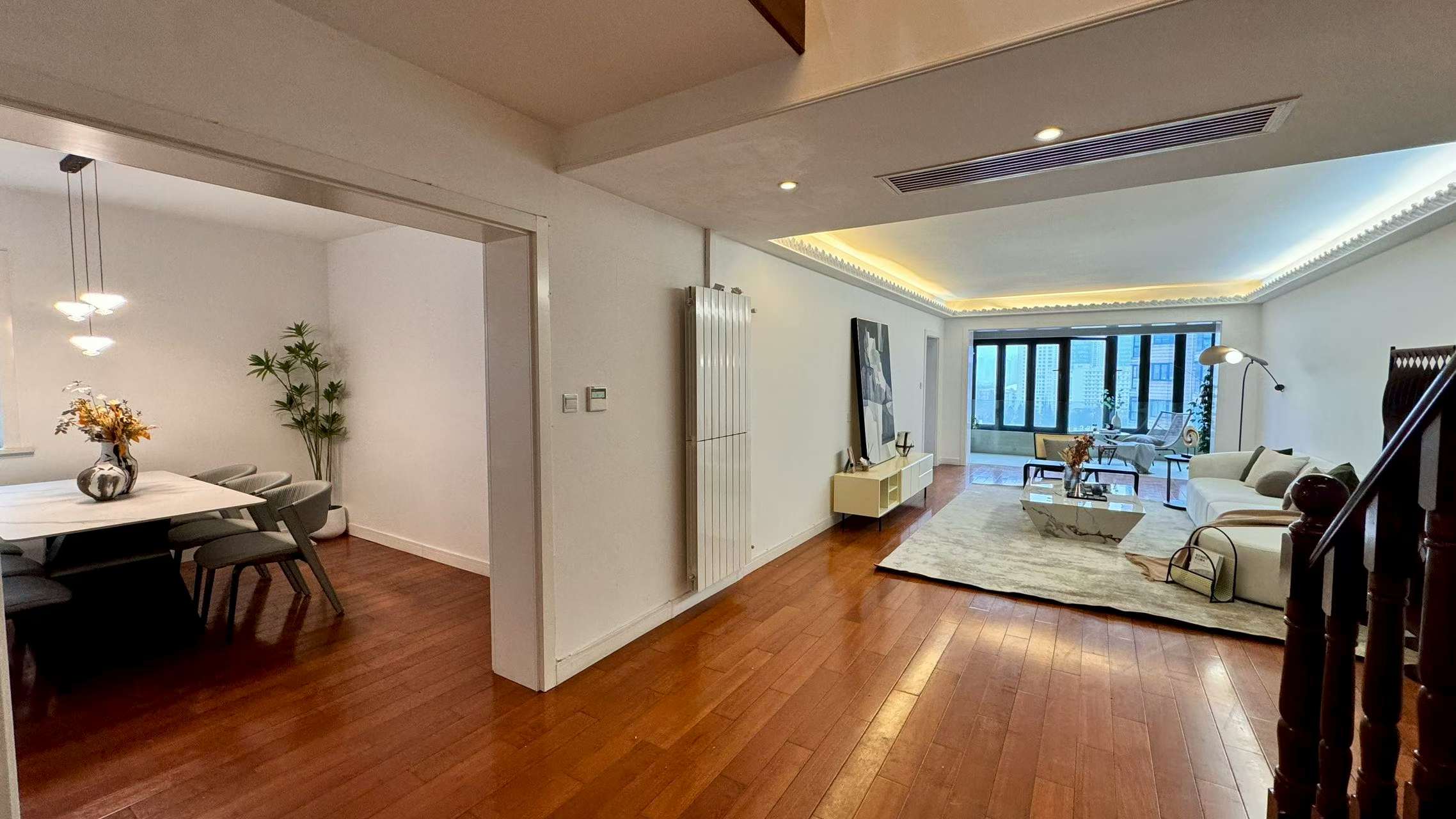 4+1 bedroom duplex at Shanghai Grand Plaza on Julu Road. 267 sqm, wall heating, clubhouse with pool and tennis. High floor. 41,800 RMB/month.