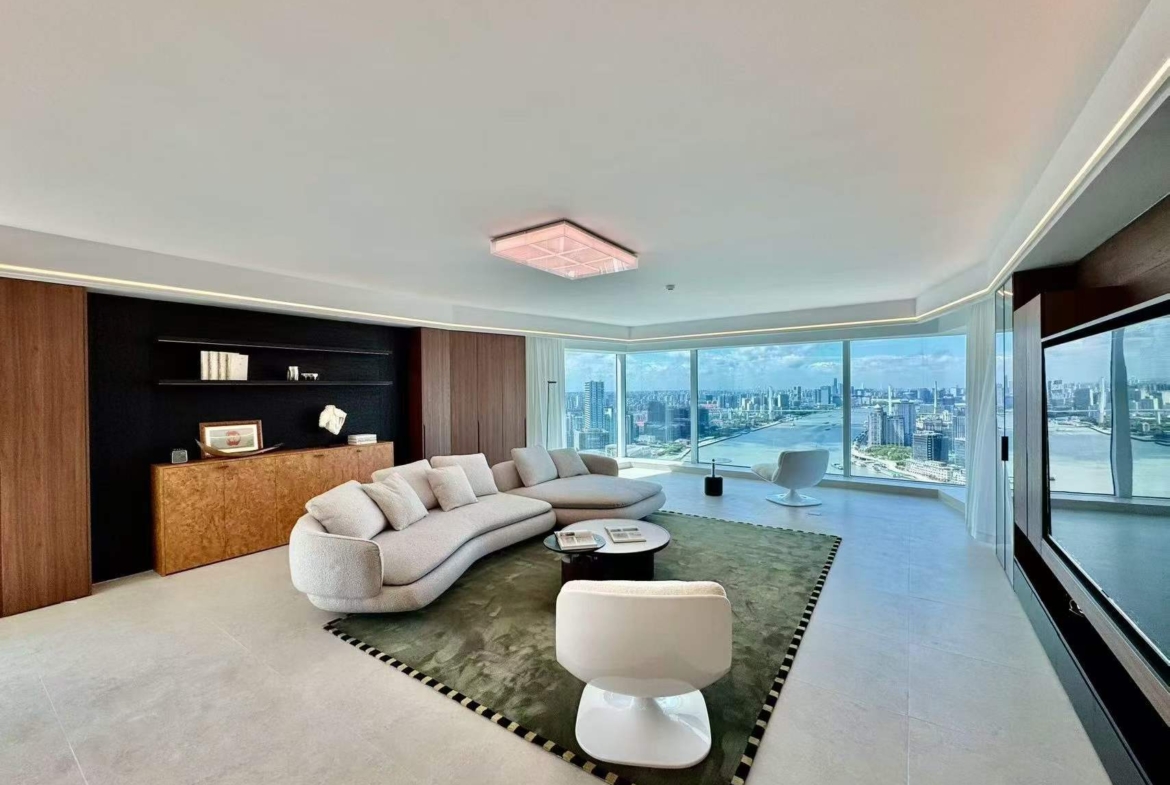 Unobstructed river-view 4-bed unit at Shimao Riviera Garden in Lujiazui. 315 sqm, panoramic Bund views, 70% greenery, clubhouse. 88,000 RMB/month.