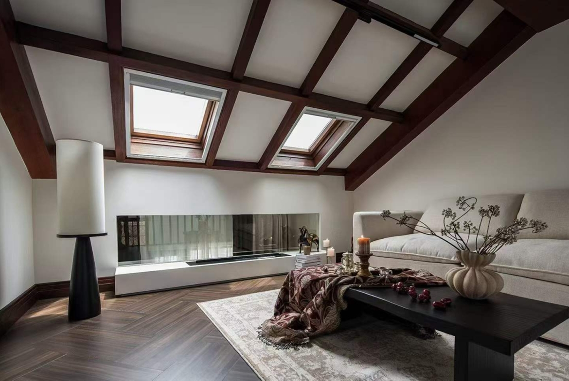 Entire 4-story lane house on South Xiangyang Road in the FFC's Wutong District. 3 bedrooms, 140 sqm. Near Huaihai Road and Shaanxi South Road Station. 38,800 RMB/month.