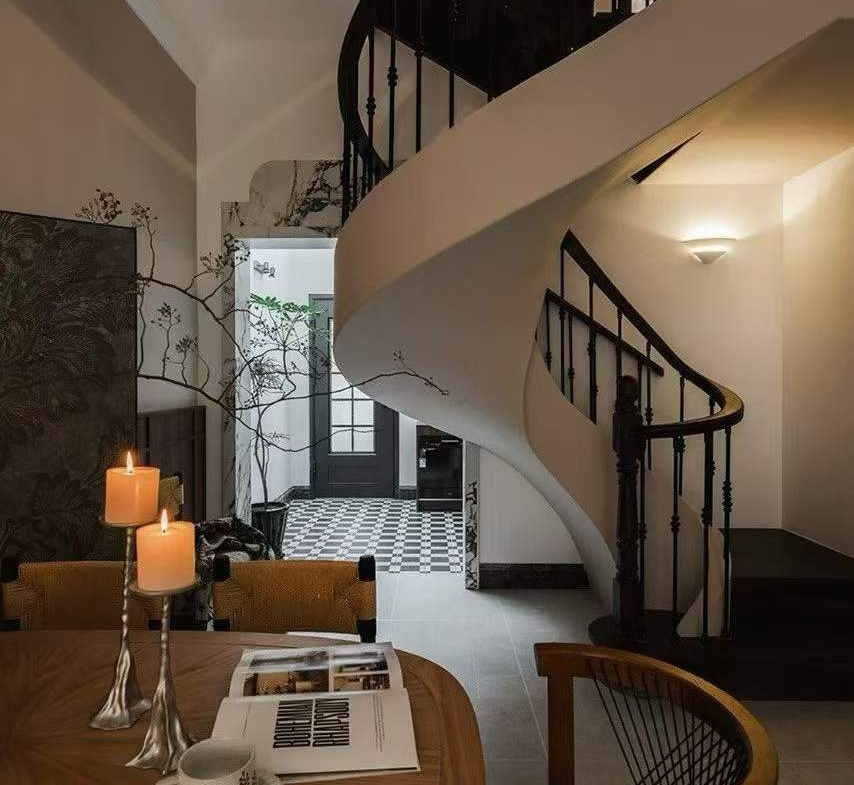 Entire 4-story lane house on South Xiangyang Road in the FFC's Wutong District. 3 bedrooms, 140 sqm. Near Huaihai Road and Shaanxi South Road Station. 38,800 RMB/month.