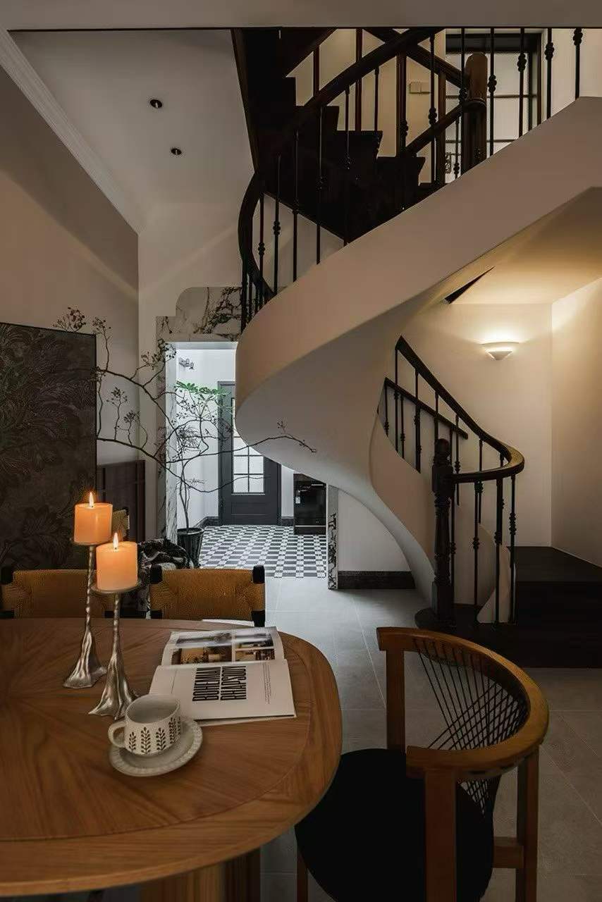 xiangyang-road-lane-house-prime-ffc-location-3-bed-shanghai-rentals (4) Entire 4-story lane house on South Xiangyang Road in the FFC's Wutong District. 3 bedrooms, 140 sqm. Near Huaihai Road and Shaanxi South Road Station. 38,800 RMB/month.
