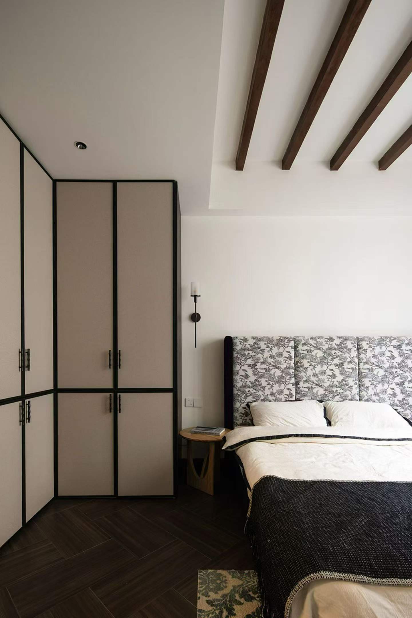 xiangyang-road-lane-house-prime-ffc-location-3-bed-shanghai-rentals (5) Entire 4-story lane house on South Xiangyang Road in the FFC's Wutong District. 3 bedrooms, 140 sqm. Near Huaihai Road and Shaanxi South Road Station. 38,800 RMB/month.
