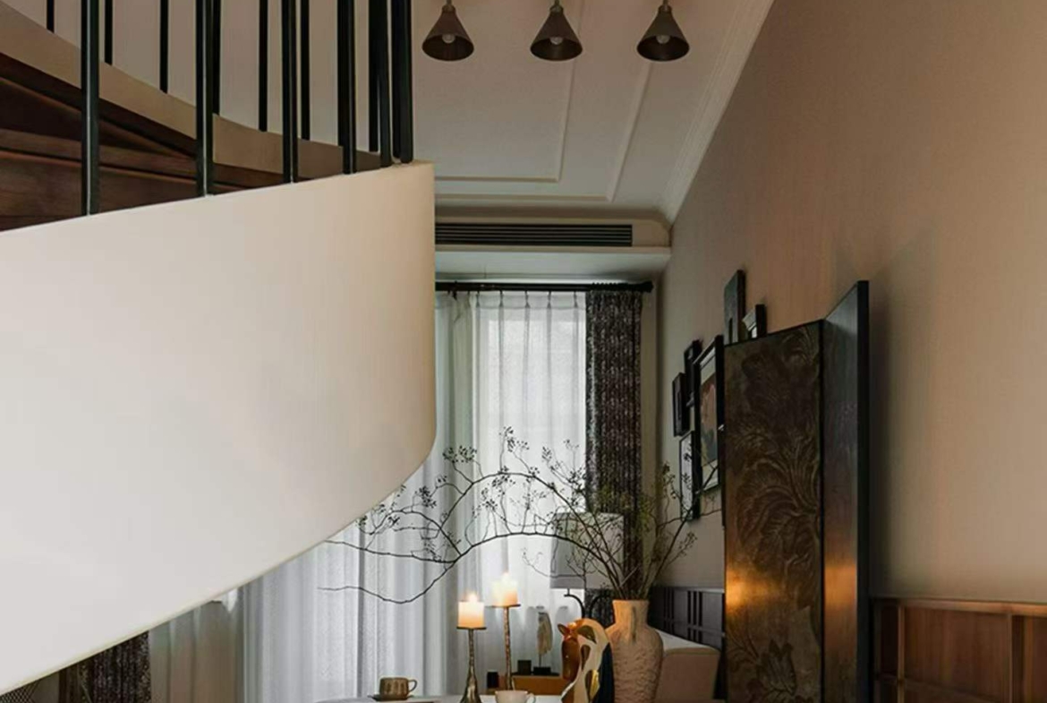 Entire 4-story lane house on South Xiangyang Road in the FFC's Wutong District. 3 bedrooms, 140 sqm. Near Huaihai Road and Shaanxi South Road Station. 38,800 RMB/month.