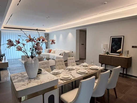 Brand new 4-bed, 3-bath unit at Zhonghai Shunchang Jiuli in Xintiandi. 245 sqm, high floor, underfloor heating, central AC. 84k furnished / 79k unfurnished.