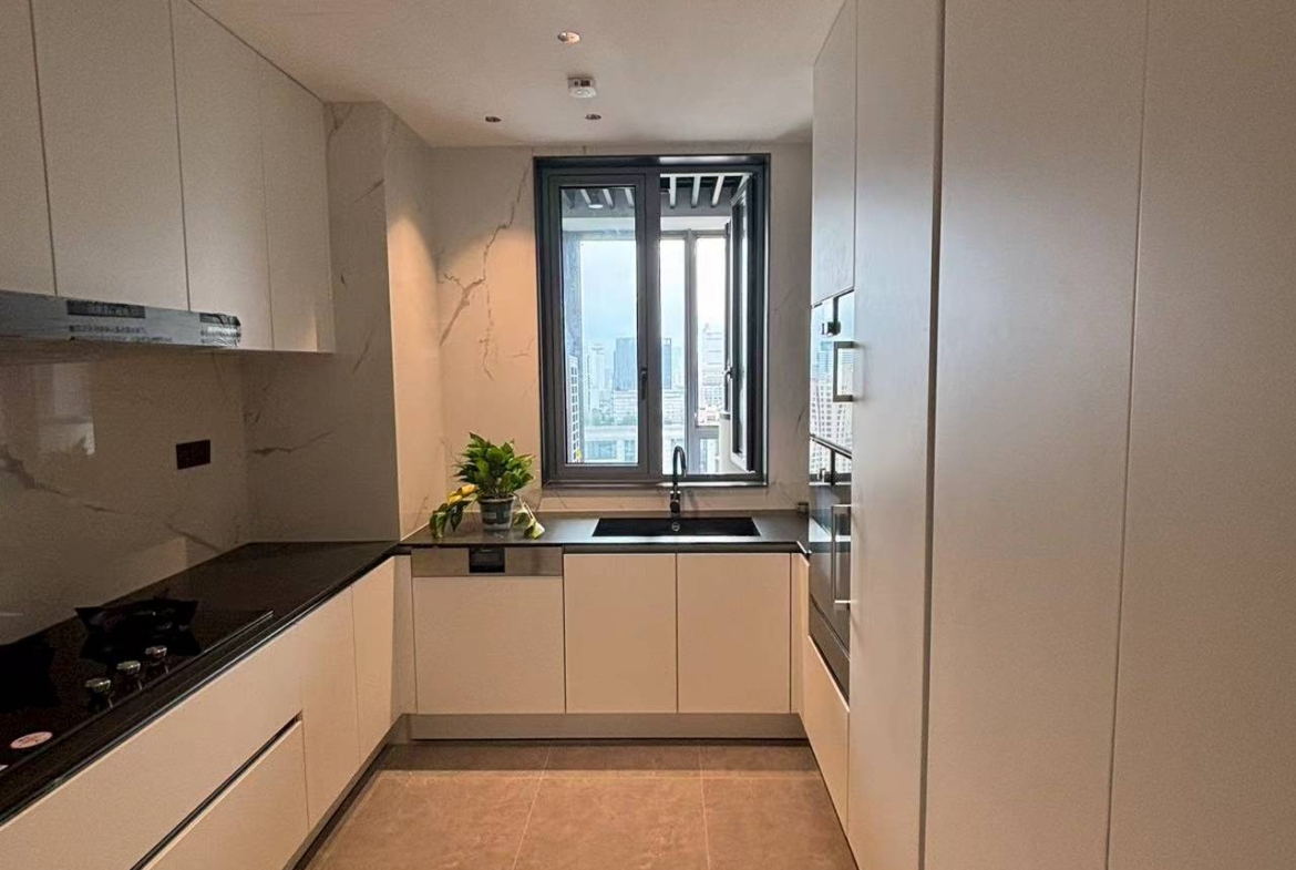 Brand new 4-bed, 3-bath unit at Zhonghai Shunchang Jiuli in Xintiandi. 245 sqm, high floor, underfloor heating, central AC. 84k furnished / 79k unfurnished.