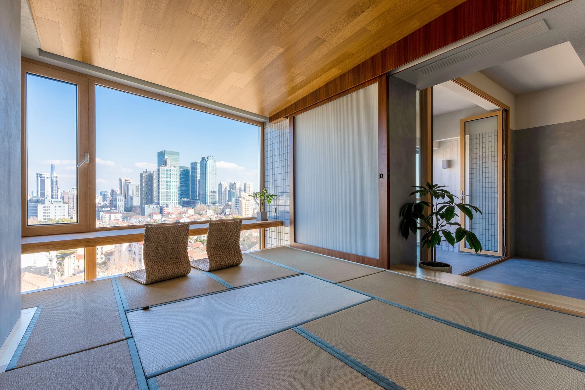 changle-road-apartment-ffc-2-bed-1-bath-renovated-floor-heating-shanghai-rentals (4) 1+1 bed, 2-bath unit at Changle & Changshu Roads. Designer renovation, underfloor + wall heating, Daikin AC, Siemens kitchen. Steps from metro. 28,000 RMB/month.