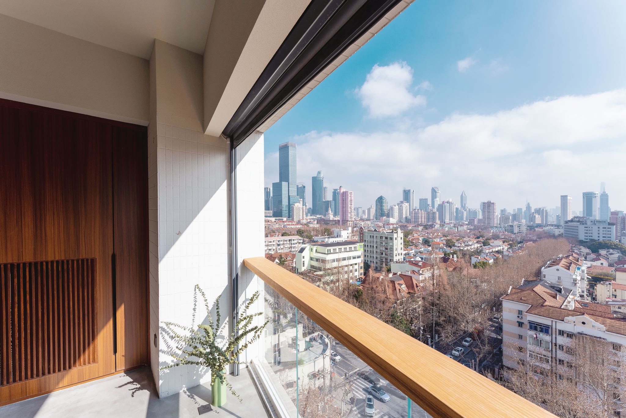 changle-road-apartment-ffc-2-bed-1-bath-renovated-floor-heating-shanghai-rentals (9) 1+1 bed, 2-bath unit at Changle & Changshu Roads. Designer renovation, underfloor + wall heating, Daikin AC, Siemens kitchen. Steps from metro. 28,000 RMB/month.