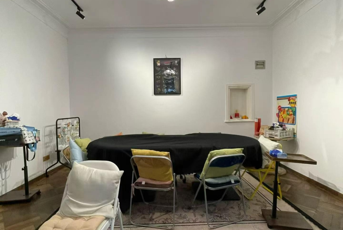 Ground floor studio at Nanhua Xincun on Changle Road. 120 sqm, double south-facing, 30 sqm garden. Ideal for creative studio or office. 22,500 RMB/month.