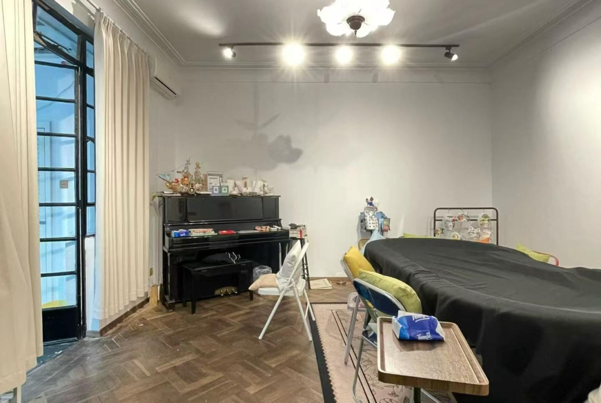 Ground floor studio at Nanhua Xincun on Changle Road. 120 sqm, double south-facing, 30 sqm garden. Ideal for creative studio or office. 22,500 RMB/month.