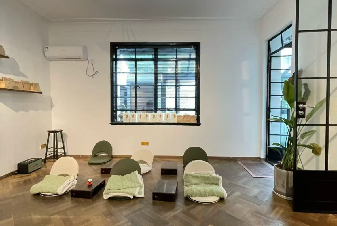 Ground floor studio at Nanhua Xincun on Changle Road. 120 sqm, double south-facing, 30 sqm garden. Ideal for creative studio or office. 22,500 RMB/month.