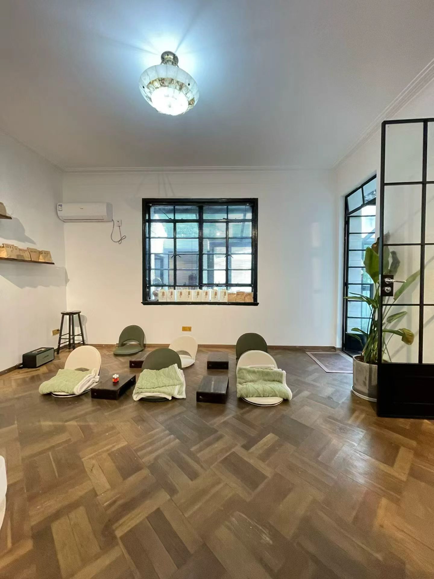changle-road-lane-house-garden-FFC-live-work-shanghai-rentals (5) Ground floor studio at Nanhua Xincun on Changle Road. 120 sqm, double south-facing, 30 sqm garden. Ideal for creative studio or office. 22,500 RMB/month.