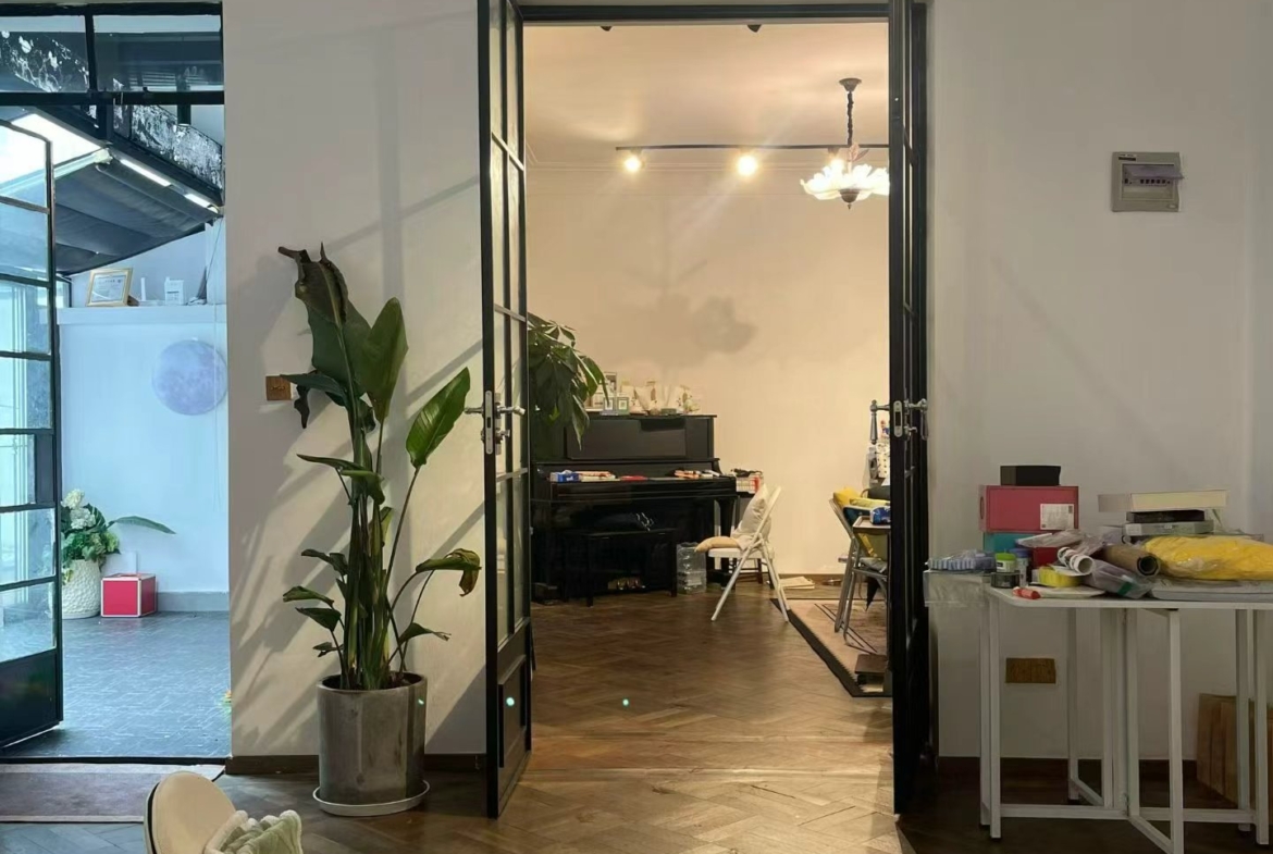 Ground floor studio at Nanhua Xincun on Changle Road. 120 sqm, double south-facing, 30 sqm garden. Ideal for creative studio or office. 22,500 RMB/month.