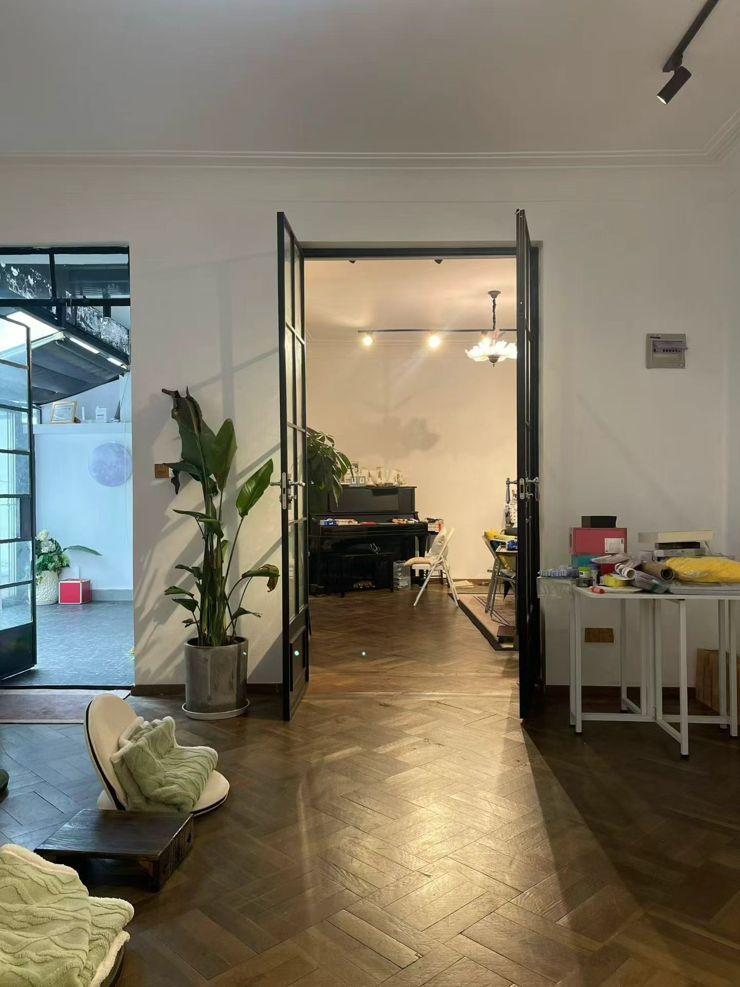 changle-road-lane-house-garden-FFC-live-work-shanghai-rentals (6) Ground floor studio at Nanhua Xincun on Changle Road. 120 sqm, double south-facing, 30 sqm garden. Ideal for creative studio or office. 22,500 RMB/month.