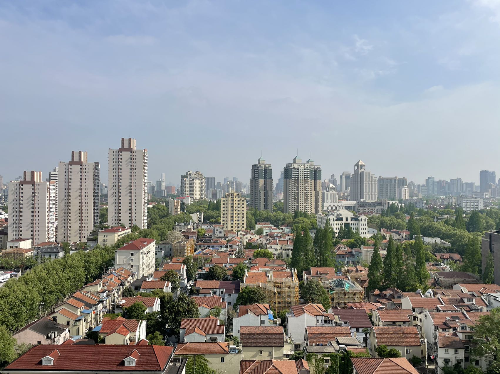 chevalier-place-anfu-road-ffc-3-bed-2-bath-helper-room-shanghai-rentals (1) 3-bed + maid's room unit at Chevalier Place on Anfu Road. 260 sqm, south-facing, panoramic views, boutique building. 45,000 RMB/month.