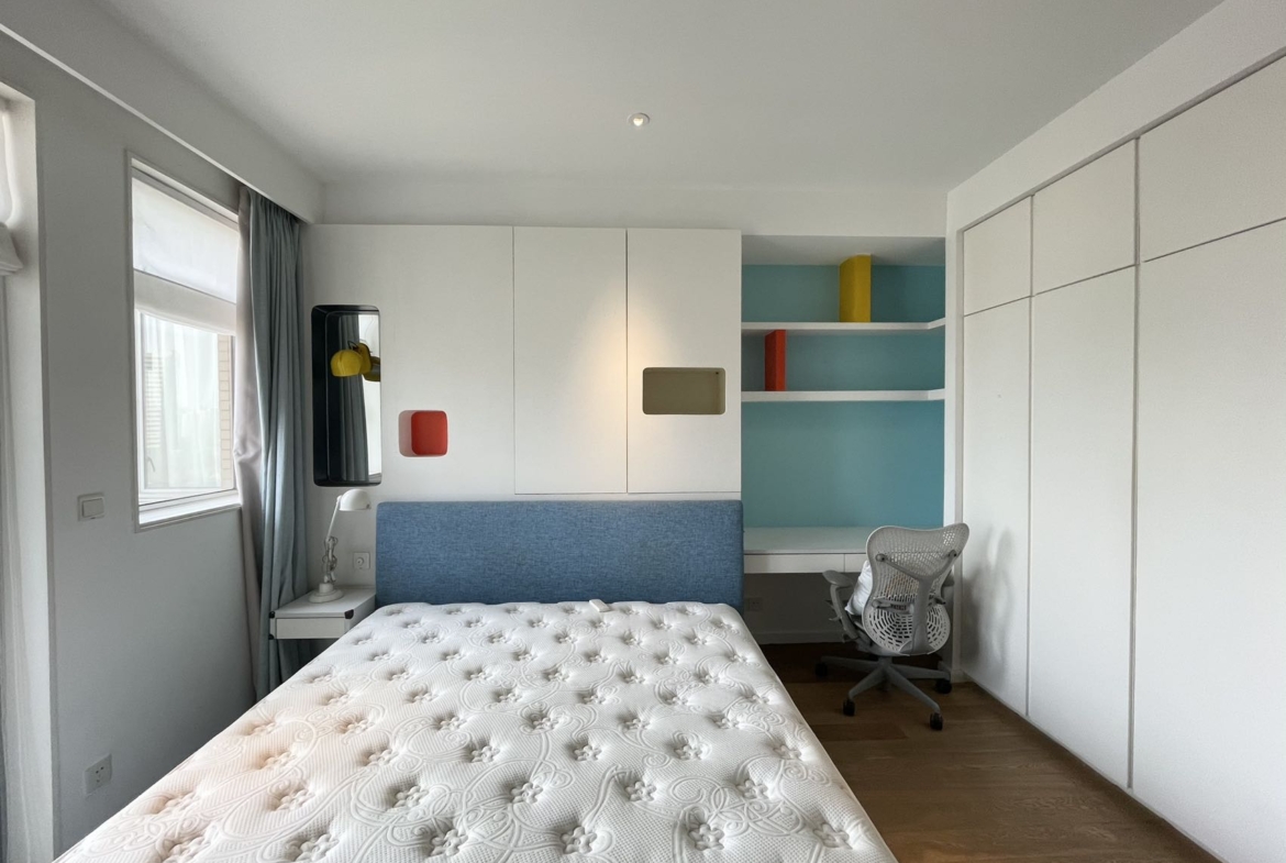 3-bed + maid's room unit at Chevalier Place on Anfu Road. 260 sqm, south-facing, panoramic views, boutique building. 45,000 RMB/month.