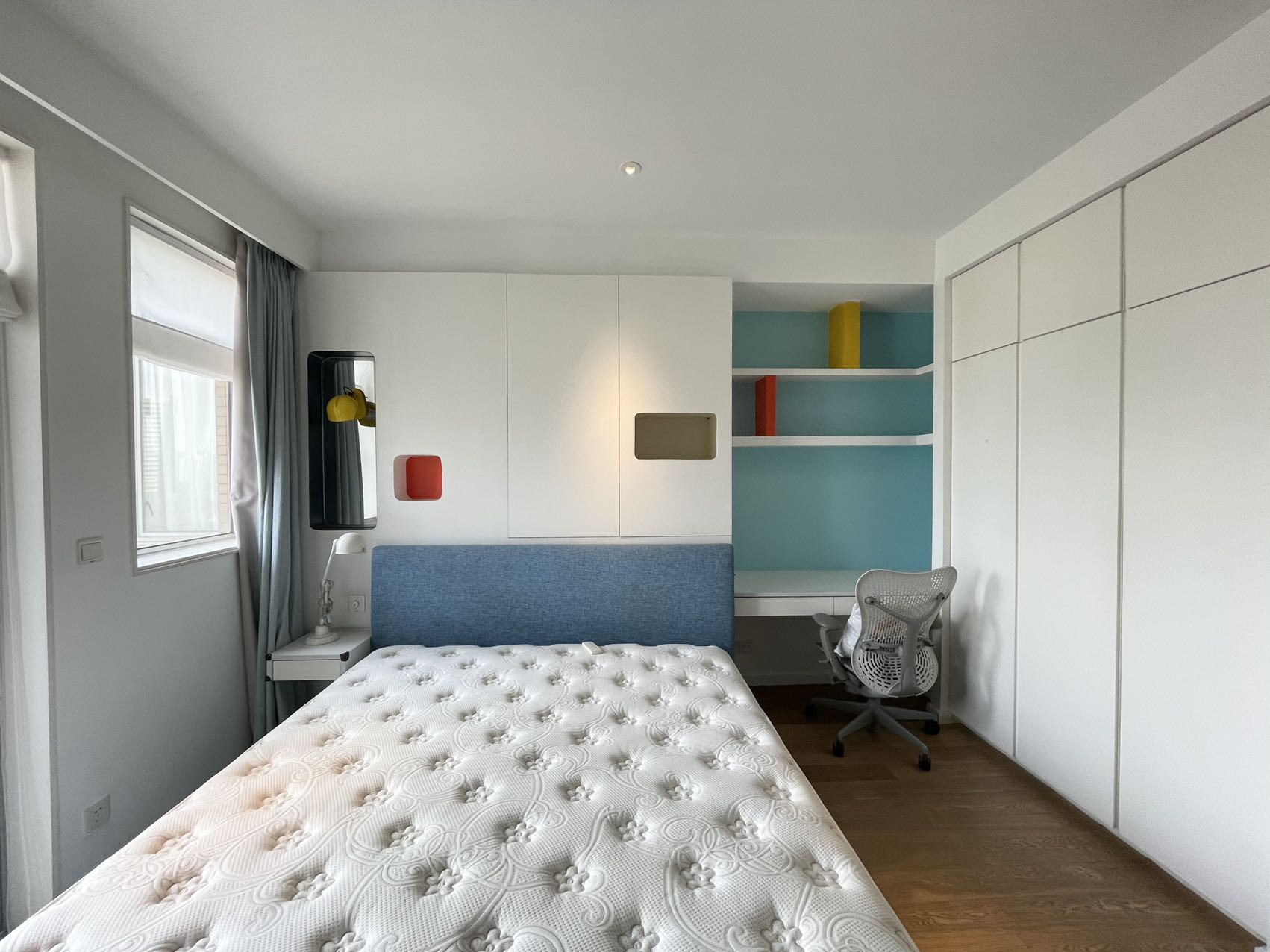 chevalier-place-anfu-road-ffc-3-bed-2-bath-helper-room-shanghai-rentals (7) 3-bed + maid's room unit at Chevalier Place on Anfu Road. 260 sqm, south-facing, panoramic views, boutique building. 45,000 RMB/month.