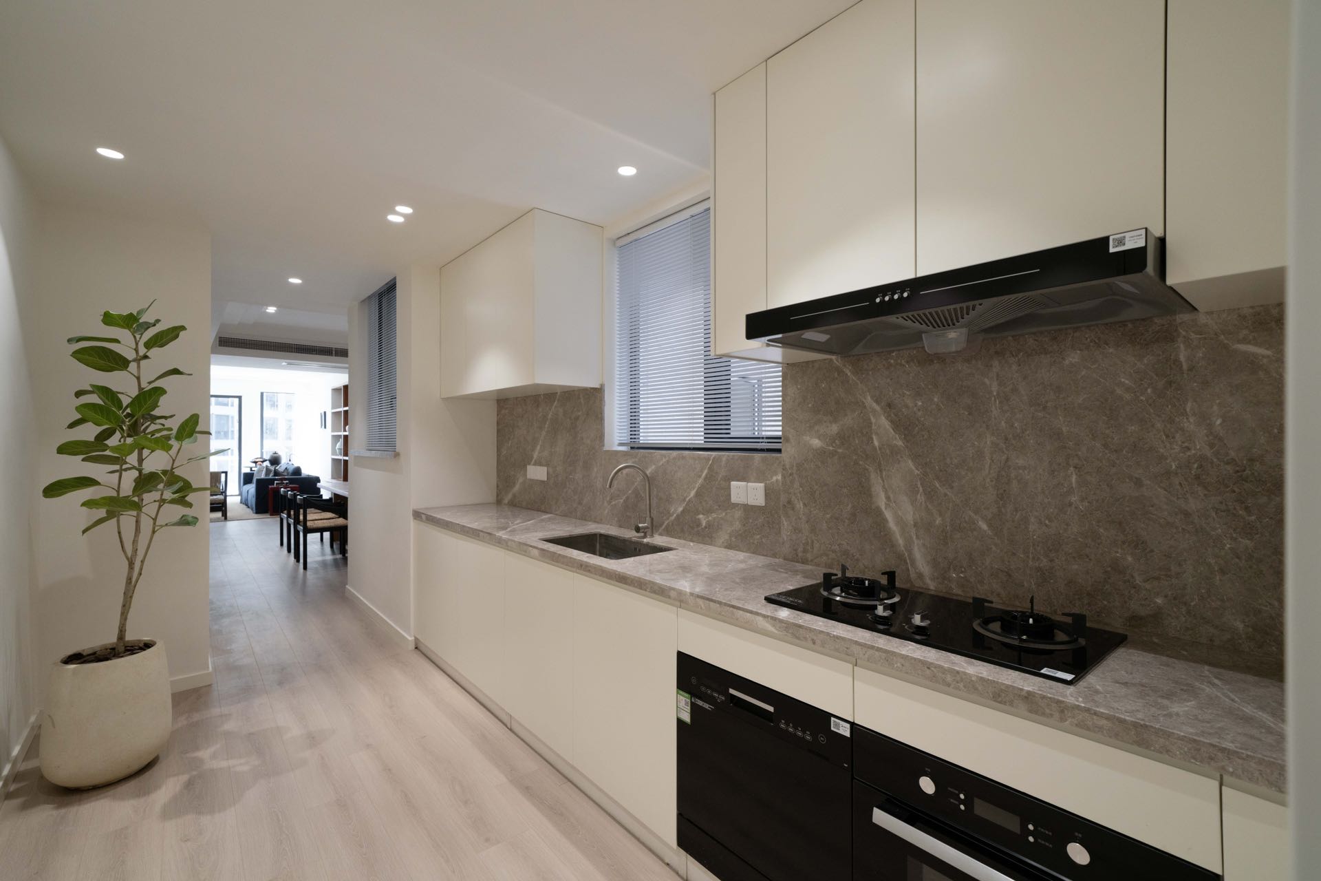 chevalier-place-anfu-road-ffc-5-bed-3-bath-floor-heating-clubhouse-shanghai-rentals (5) 5-bed, 3-bath unit at Chevalier Place on Anfu Road. 260 sqm, 3 balconies, underfloor heating, central AC, clubhouse included. 58,000 RMB/month.