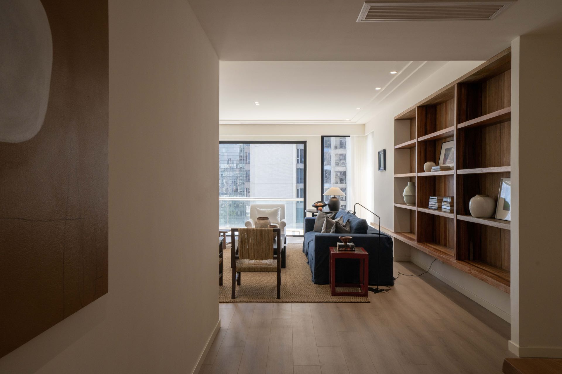 chevalier-place-anfu-road-ffc-5-bed-3-bath-floor-heating-clubhouse-shanghai-rentals (6) 5-bed, 3-bath unit at Chevalier Place on Anfu Road. 260 sqm, 3 balconies, underfloor heating, central AC, clubhouse included. 58,000 RMB/month.