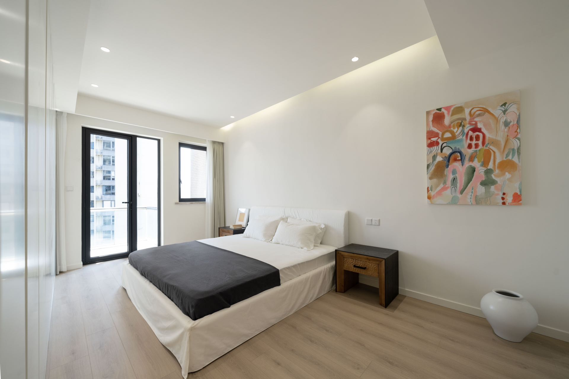 chevalier-place-anfu-road-ffc-5-bed-3-bath-floor-heating-clubhouse-shanghai-rentals (7) 5-bed, 3-bath unit at Chevalier Place on Anfu Road. 260 sqm, 3 balconies, underfloor heating, central AC, clubhouse included. 58,000 RMB/month.