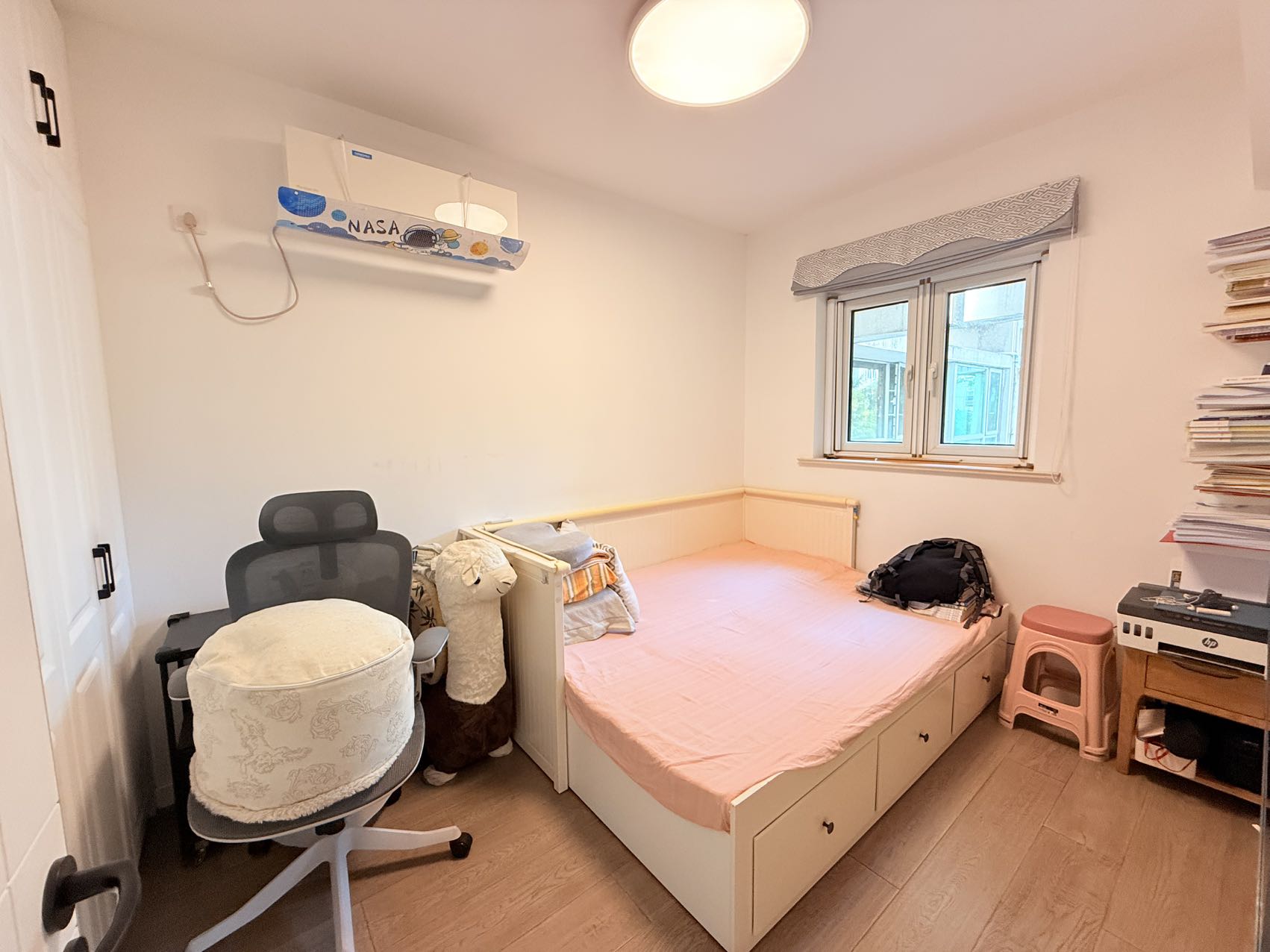 First-time rental at Chez Moi in central Jing'an. 4-bed, 2-bath, 131 sqm, underfloor heating, fully furnished. Near Jiangsu Road Station. 23,000 RMB/month.