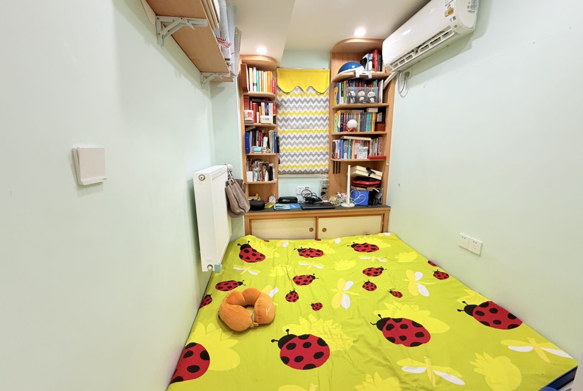 First-time rental at Chez Moi in central Jing'an. 4-bed, 2-bath, 131 sqm, underfloor heating, fully furnished. Near Jiangsu Road Station. 23,000 RMB/month.