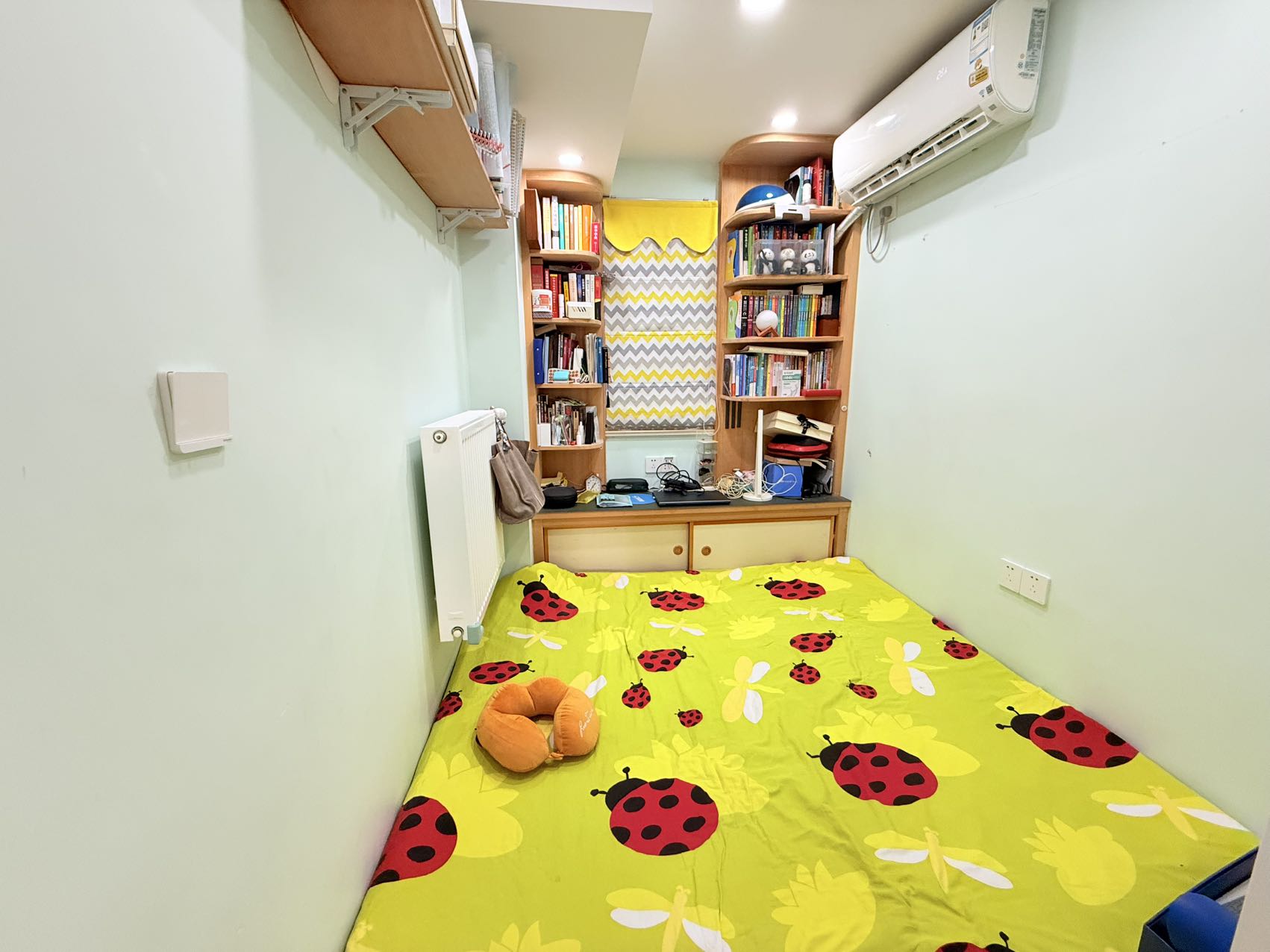 First-time rental at Chez Moi in central Jing'an. 4-bed, 2-bath, 131 sqm, underfloor heating, fully furnished. Near Jiangsu Road Station. 23,000 RMB/month.